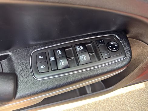 Used 2021 Chrysler 300 Touring L AWD/4WD image 13