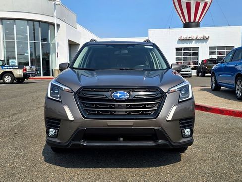 Used 2024 Subaru Forester Limited AWD/4WD image 2