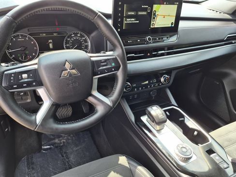 Used 2025 Mitsubishi Outlander SE AWD/4WD image 14