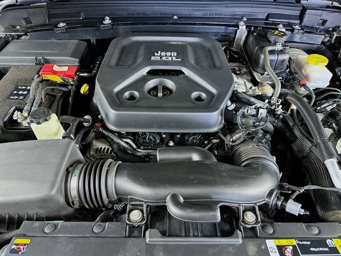 Used 2023 Jeep Wrangler Unlimited Sport AWD/4WD image 36