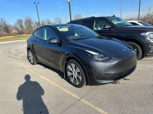 Used 2024 Tesla Model Y Long Range image 15