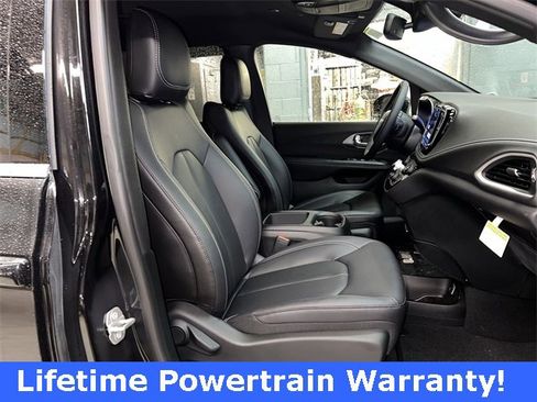 New 2026 Chrysler Pacifica Select image 19