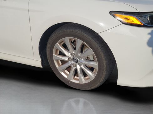Used 2018 Toyota Camry LE w/ Convenience Package FWD image 16
