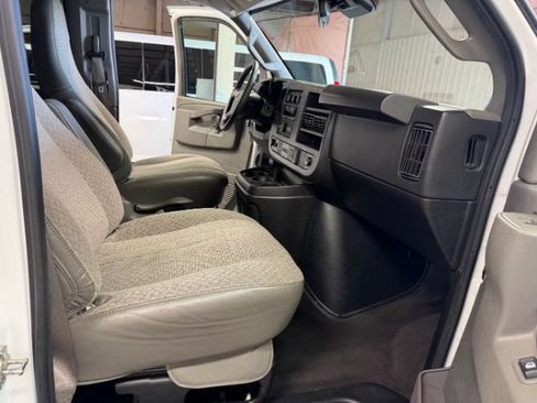 Used 2024 Chevrolet Express 3500 LT w/ LT Preferred Equipment Group RWD image 27
