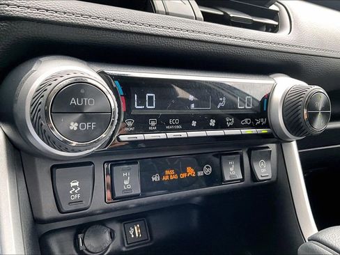 Certified 2025 Toyota RAV4 XLE w/ Convenience Package FWD image 17