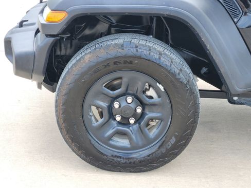 Used 2025 Jeep Wrangler Sport image 11