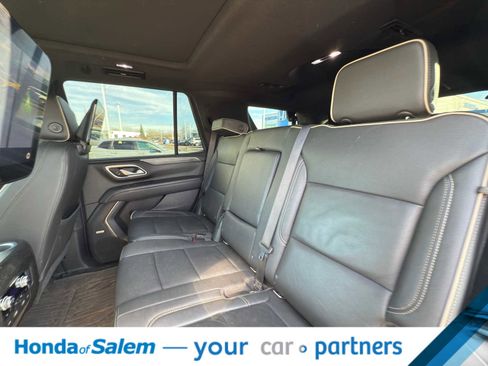 Used 2021 GMC Yukon SLT w/ SLT Premium Package image 16