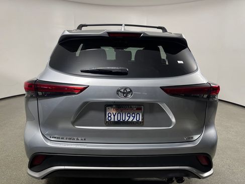 Used 2021 Toyota Highlander XSE FWD image 4