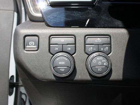 Used 2025 Chevrolet Silverado 2500 LT w/ Convenience Package AWD/4WD image 13