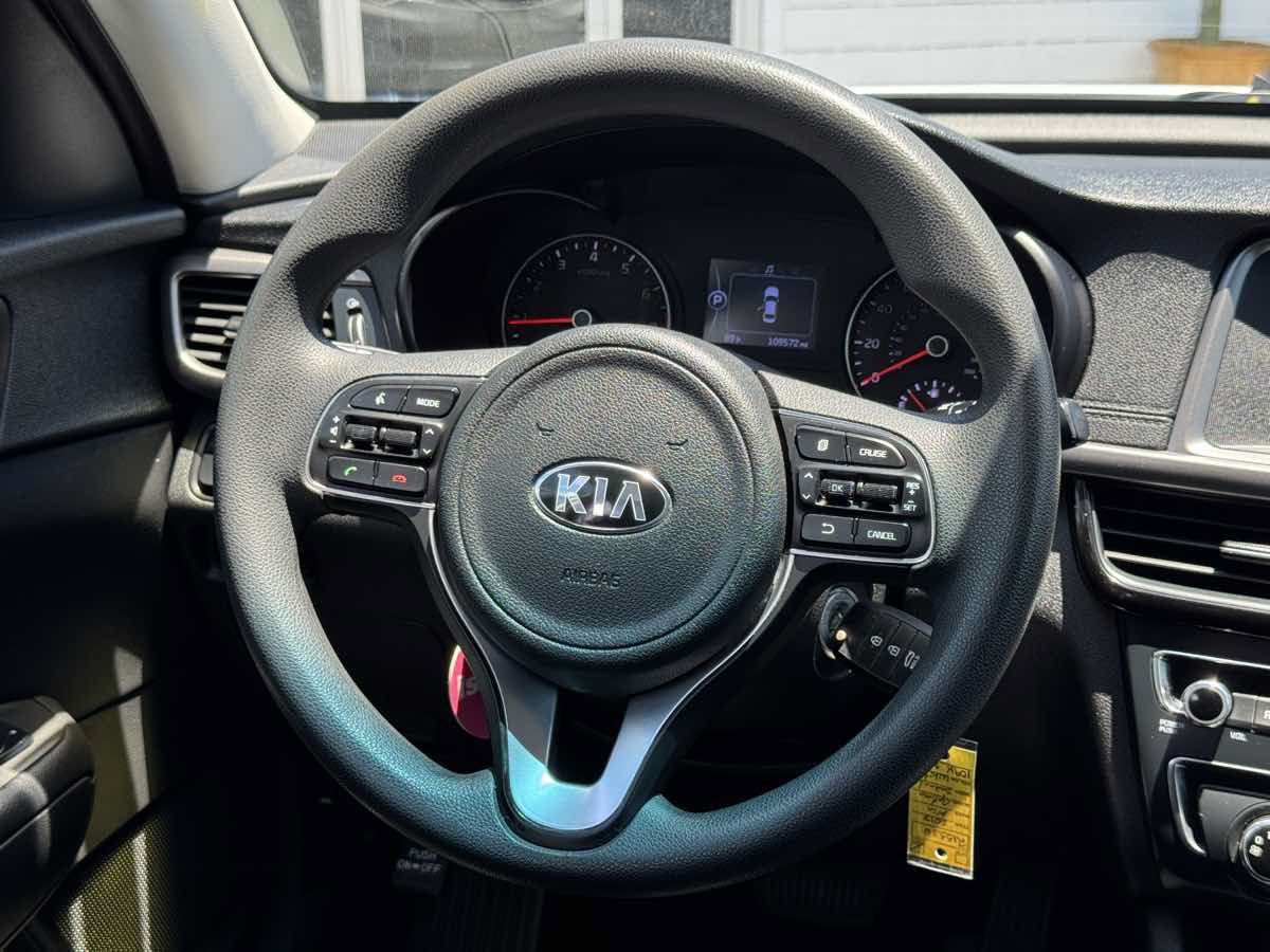 Used 2018 Kia Optima LX w/ 17" Alloy Wheels Package FWD image 21