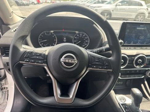 Used 2024 Nissan Sentra SV FWD image 9