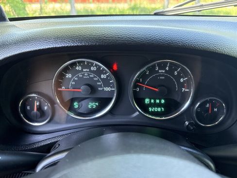 Used 2012 Jeep Wrangler Unlimited Sahara AWD/4WD image 36
