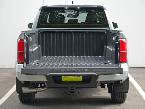 Used 2025 Toyota Tacoma SR5 AWD/4WD image 10