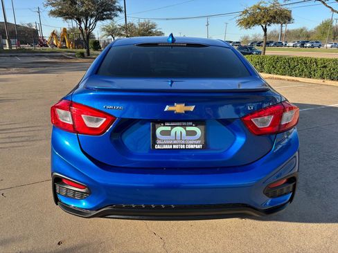 Used 2018 Chevrolet Cruze LT w/ Sun And Sound Package image 6