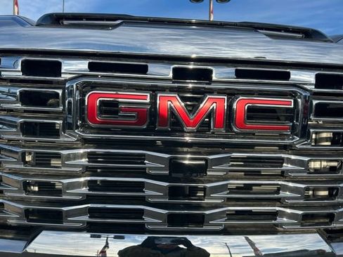 New 2025 GMC Sierra 2500 Denali w/ Denali Reserve Package image 3