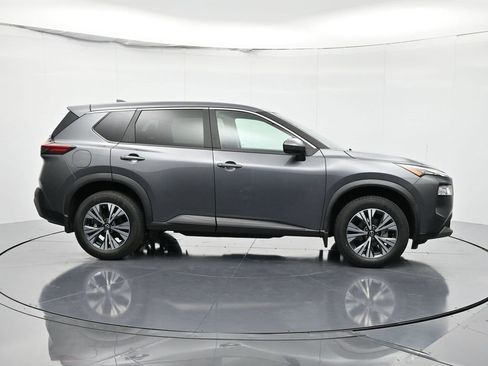Used 2023 Nissan Rogue SV image 4