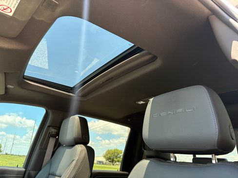 Used 2023 GMC Sierra 3500 Denali AWD/4WD image 16