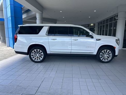 Used 2022 GMC Yukon XL Denali w/ Advanced Technology Package AWD/4WD image 36