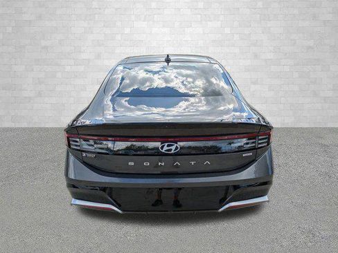 New 2025 Hyundai Sonata Limited image 3