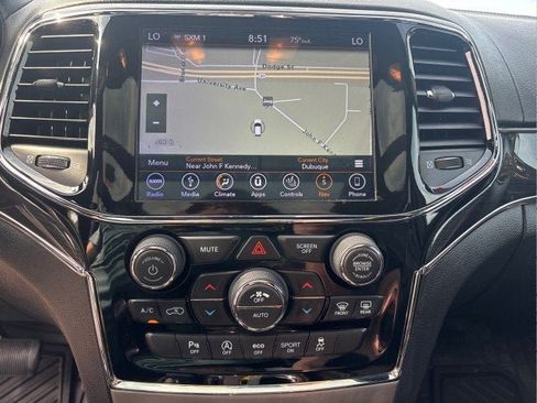 Used 2019 Jeep Grand Cherokee Overland image 14