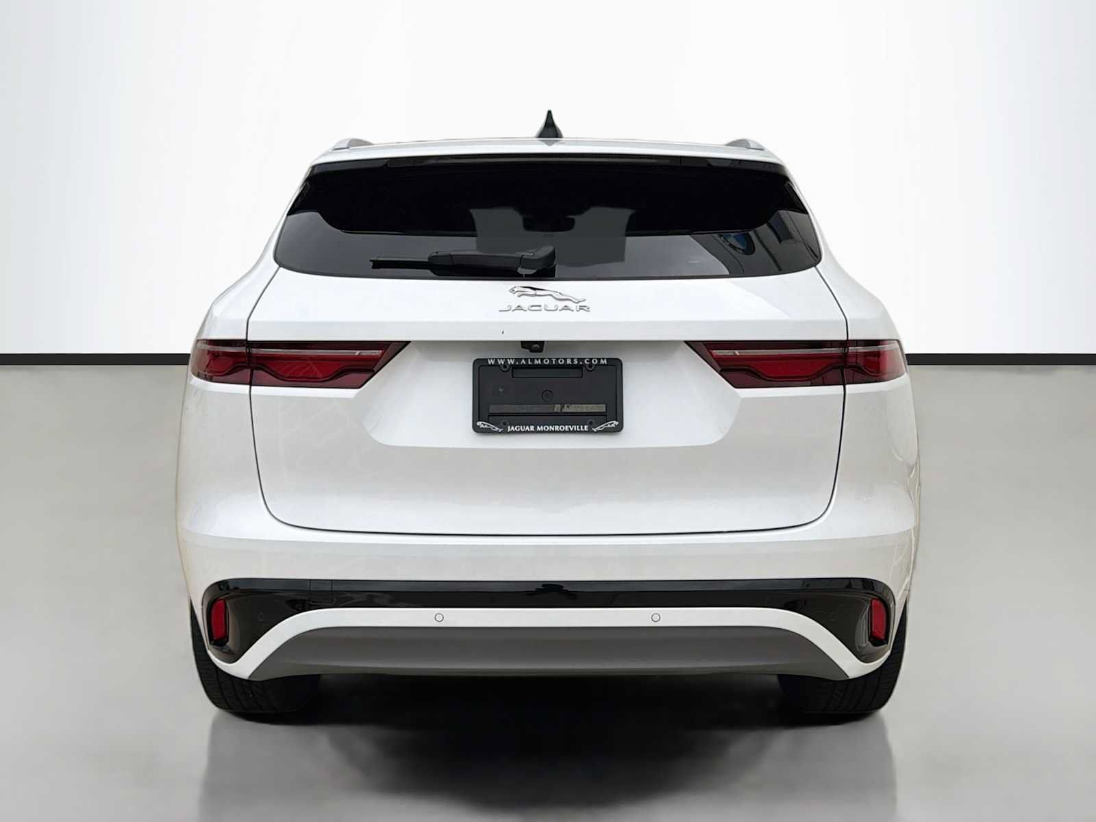 Certified 2025 Jaguar F-PACE R-Dynamic S AWD/4WD image 4