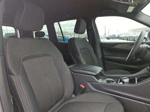 Used 2024 Jeep Grand Cherokee Laredo RWD image 30