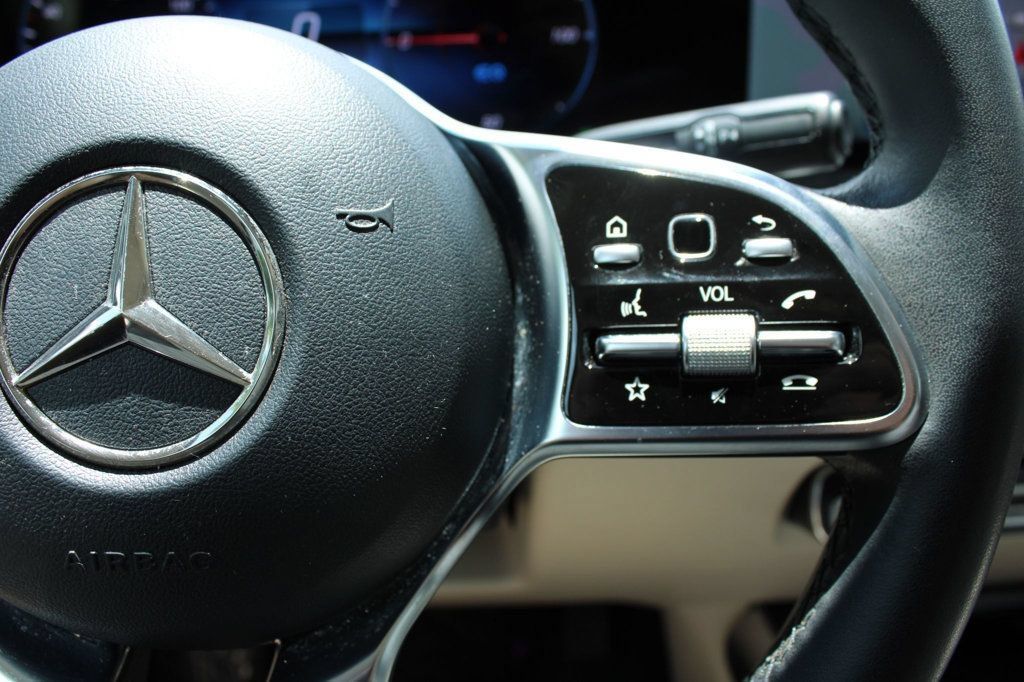 Used 2023 Mercedes-Benz EQB 300 4MATIC image 26