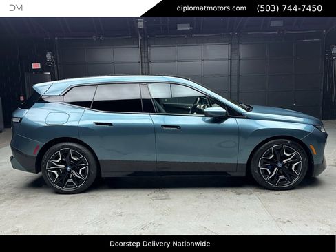 Used 2025 BMW iX xDrive50 w/ Premium Package image 7