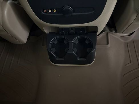 Used 2013 GMC Yukon SLT w/ SLT-2 Equipment Package image 24