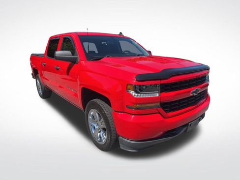 Used 2018 Chevrolet Silverado 1500 Custom w/ Custom Value Package AWD/4WD image 9
