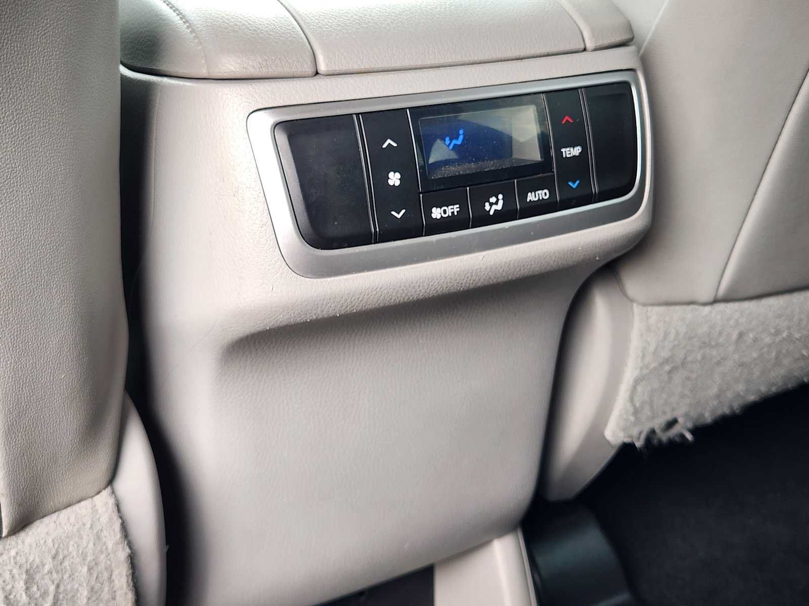 Used 2014 Toyota Highlander XLE FWD image 28