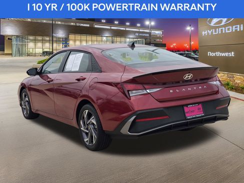 Used 2025 Hyundai Elantra Sport FWD image 9
