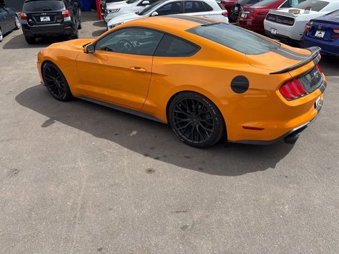 Used 2018 Ford Mustang Coupe image 5