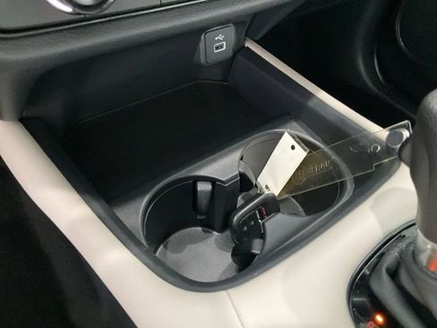 Certified 2025 Honda HR-V LX image 13