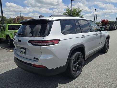 New 2025 Jeep Grand Cherokee L Altitude image 3