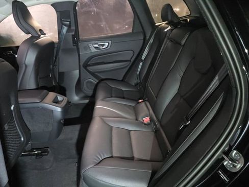 Used 2025 Volvo XC60 B5 Plus image 12