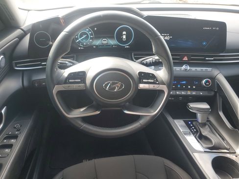 Used 2023 Hyundai Elantra SEL w/ Convenience Package FWD image 15
