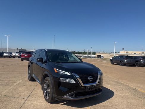Used 2023 Nissan Rogue SL w/ SL Premium Package FWD image 2