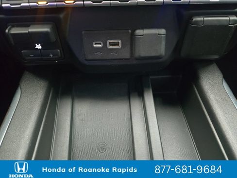 Used 2019 Chevrolet Silverado 1500 High Country w/ Technology Package AWD/4WD image 23
