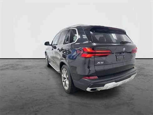 Used 2024 BMW X5 xDrive50e image 2