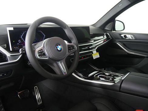 Used 2026 BMW X5 xDrive40i w/ M Sport Package AWD/4WD image 13