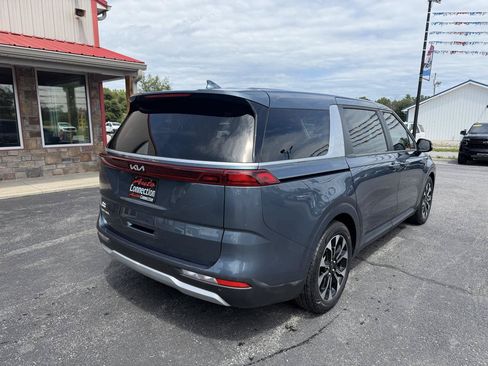 Used 2024 Kia Carnival EX FWD image 4