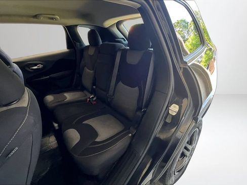 Used 2016 Jeep Cherokee Sport w/ Cold Weather Group FWD image 22