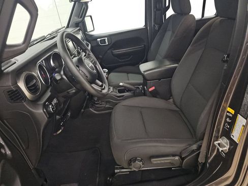 Used 2021 Jeep Gladiator Sport w/ Trailer Tow Package AWD/4WD image 13