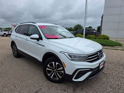 Used 2024 Volkswagen Tiguan S image 2