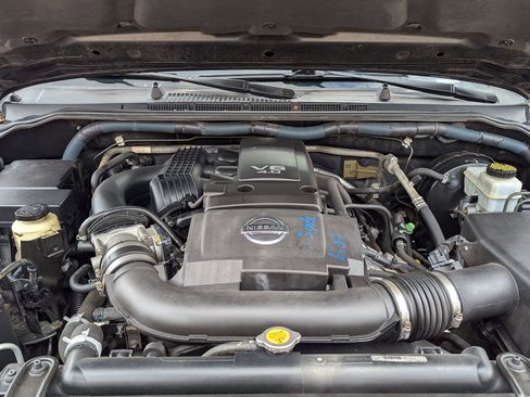 Used 2010 Nissan Frontier SE image 31