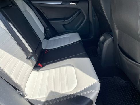 Used 2016 Volkswagen Jetta Sport FWD image 21