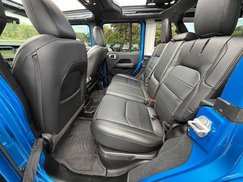 Used 2022 Jeep Wrangler Unlimited Sahara w/ Cold Weather Group image 30