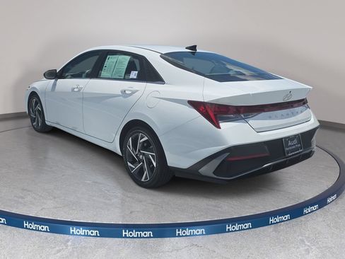 Used 2025 Hyundai Elantra SEL FWD image 10