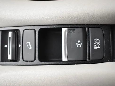 Used 2023 Honda HR-V LX image 32